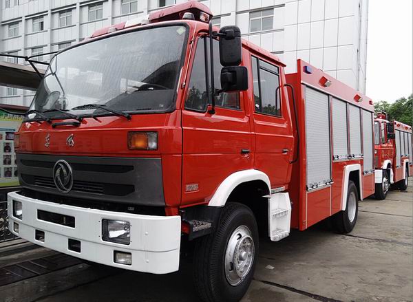 东风153型泡沫消防车（6-8吨）